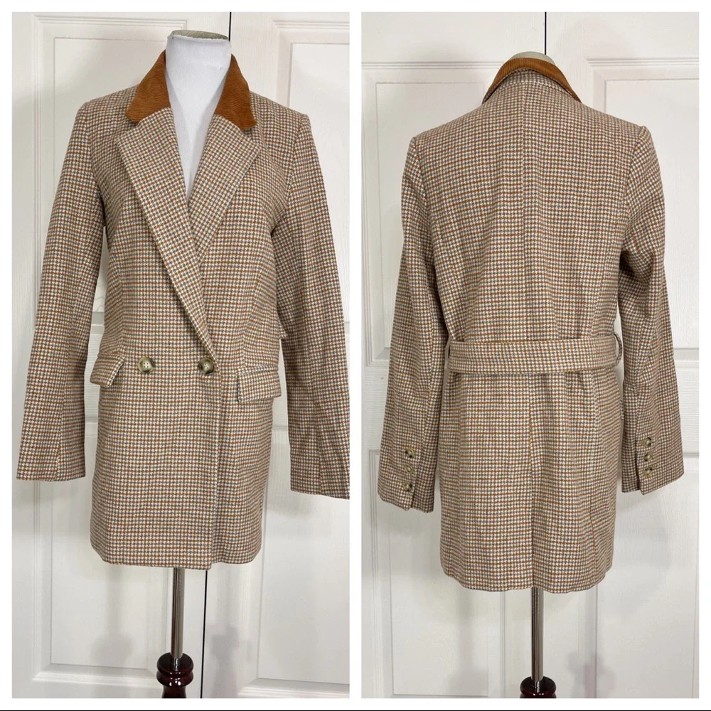 NWT! Moon River Herringbone Double Breasted Jacket with contrast collar